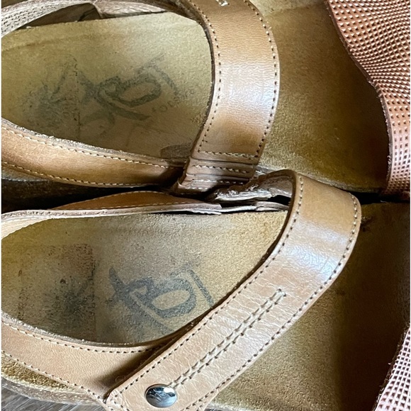 OTBT Tan Brown Perforated Leather Florence Sandal Wedge Sandals Size 5 like new - Picture 8 of 16